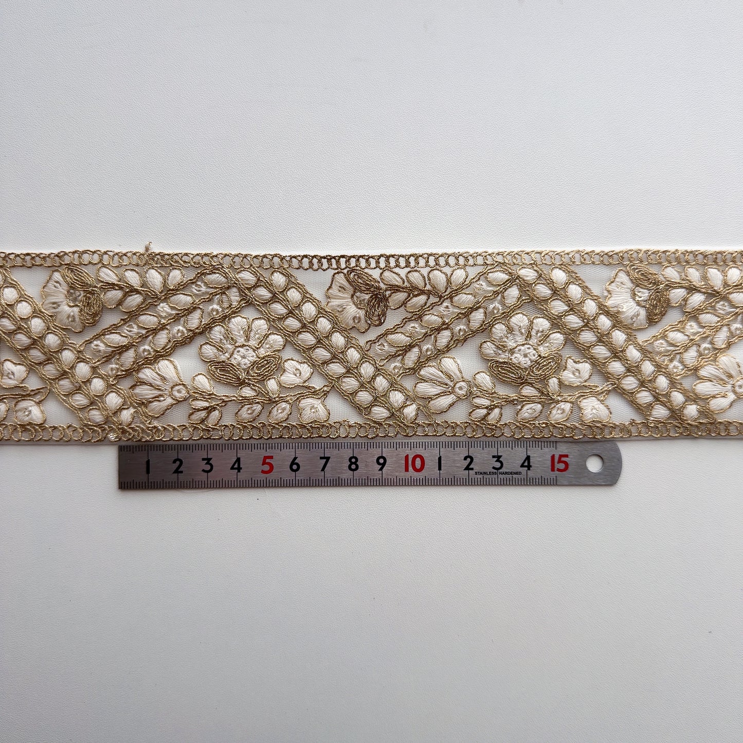 S381 インド刺繍リボン 6.5cm幅 チュール