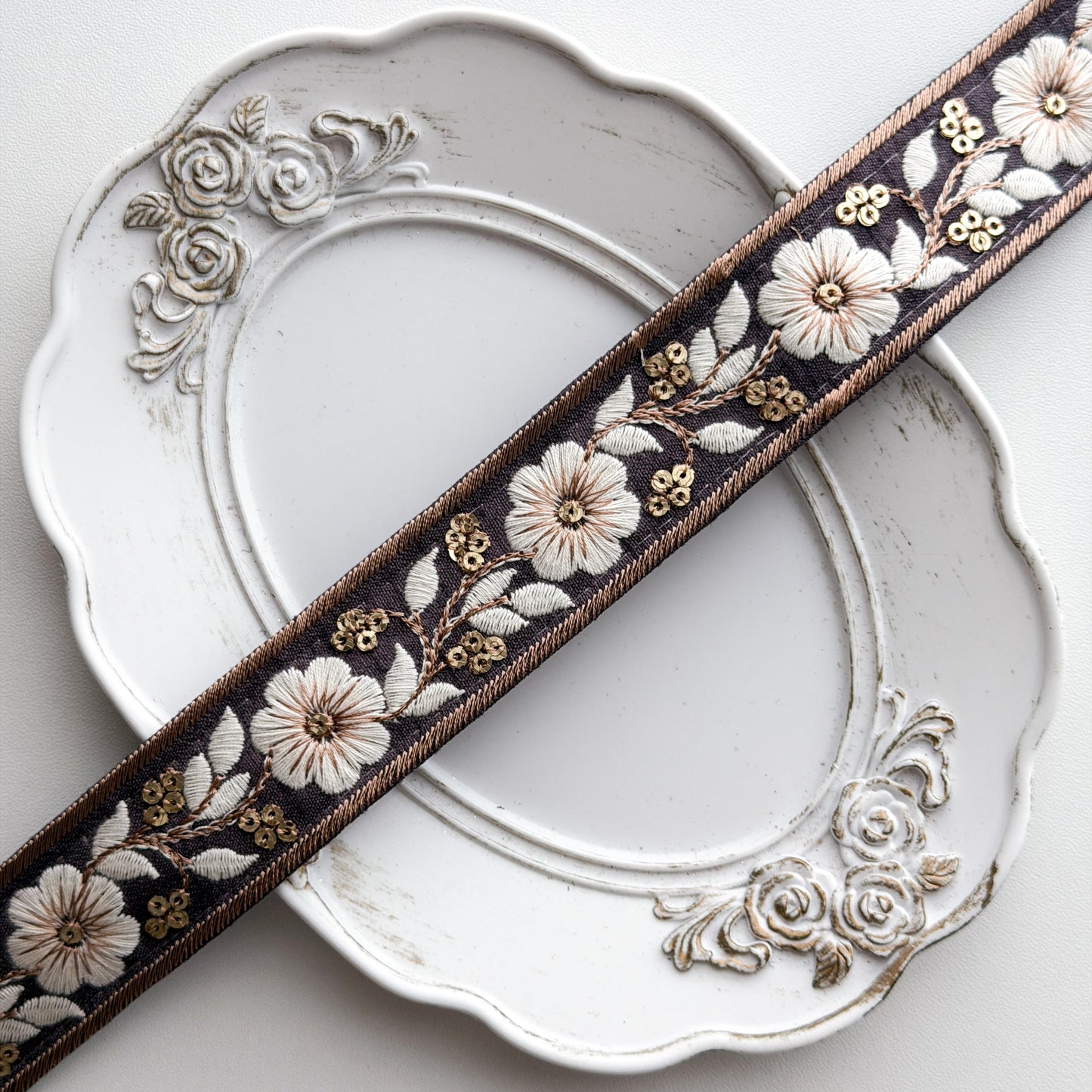 S372 インド刺繍リボン 3cm幅 布地