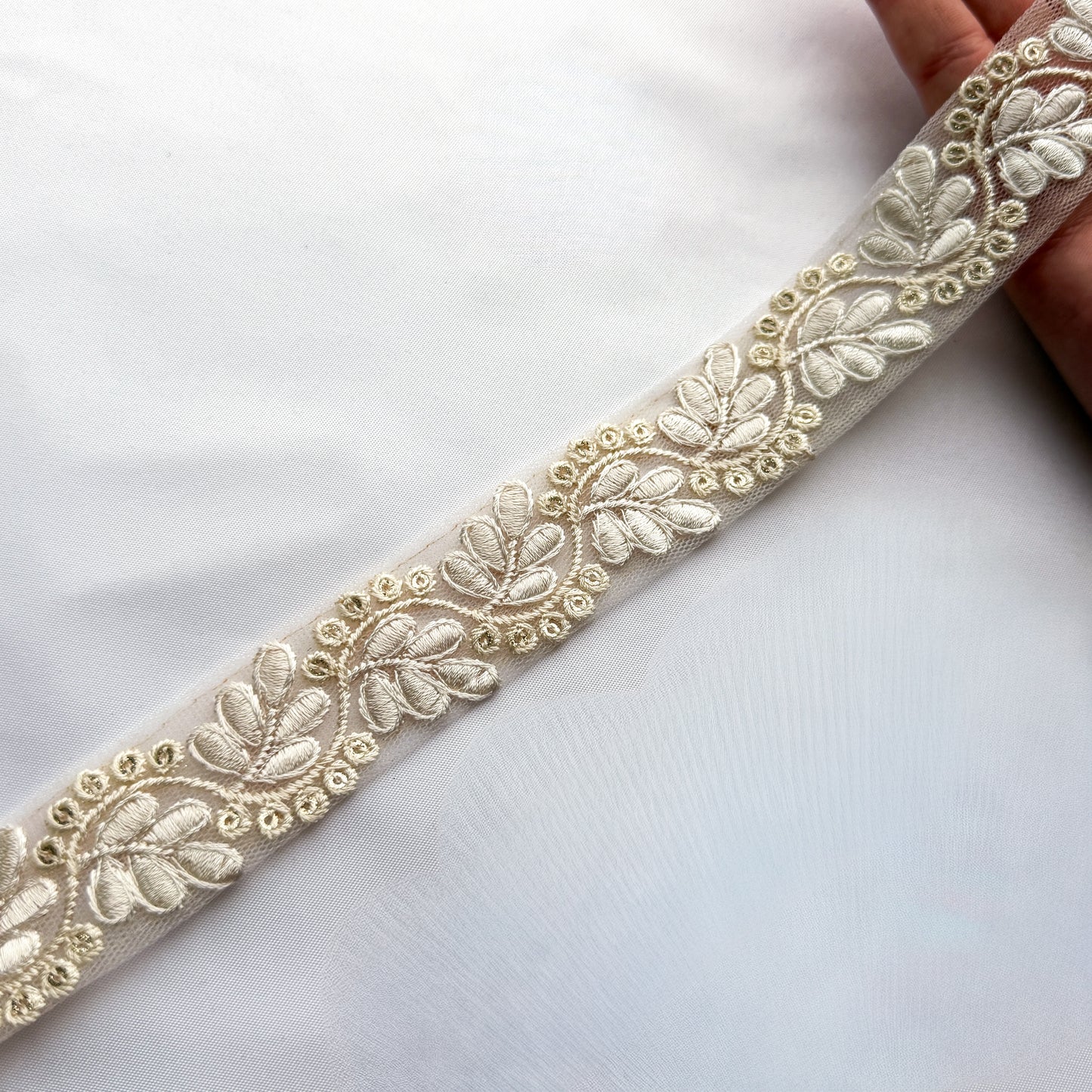 S408 インド刺繍リボン 3cm幅 チュール