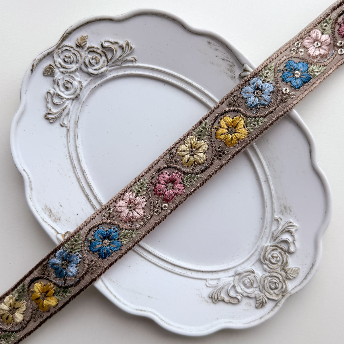S419 インド刺繍リボン 2.5cm幅 チュール