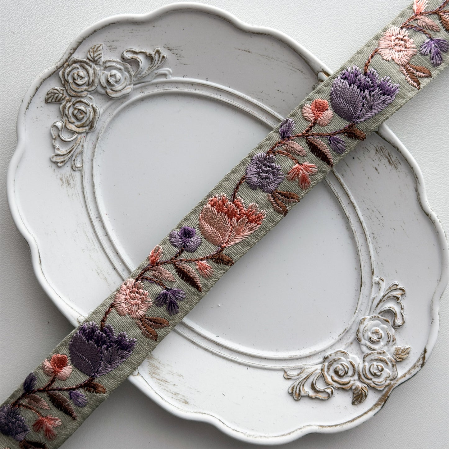 S367 インド刺繍リボン 2.5cm幅 布地 チューリップ