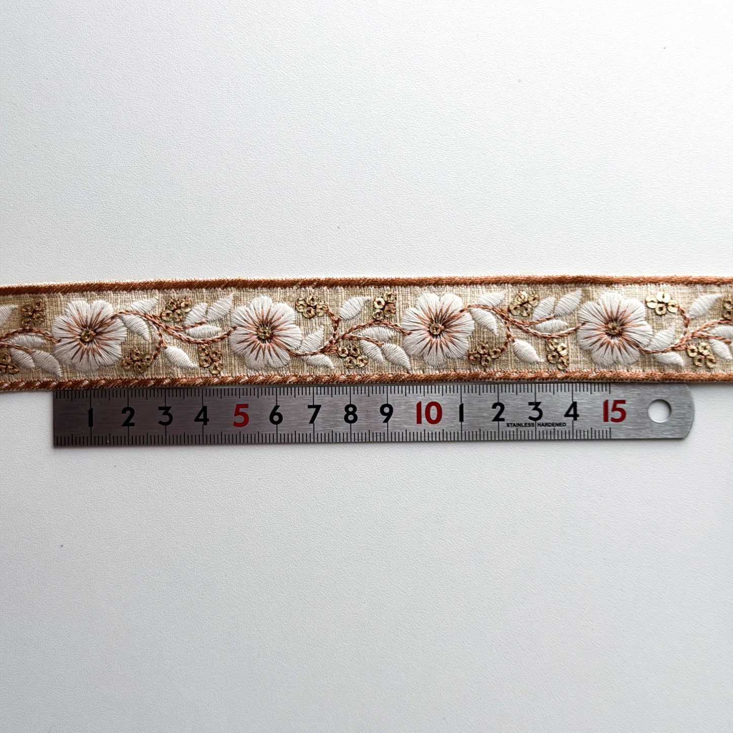 S372 インド刺繍リボン 3cm幅 布地