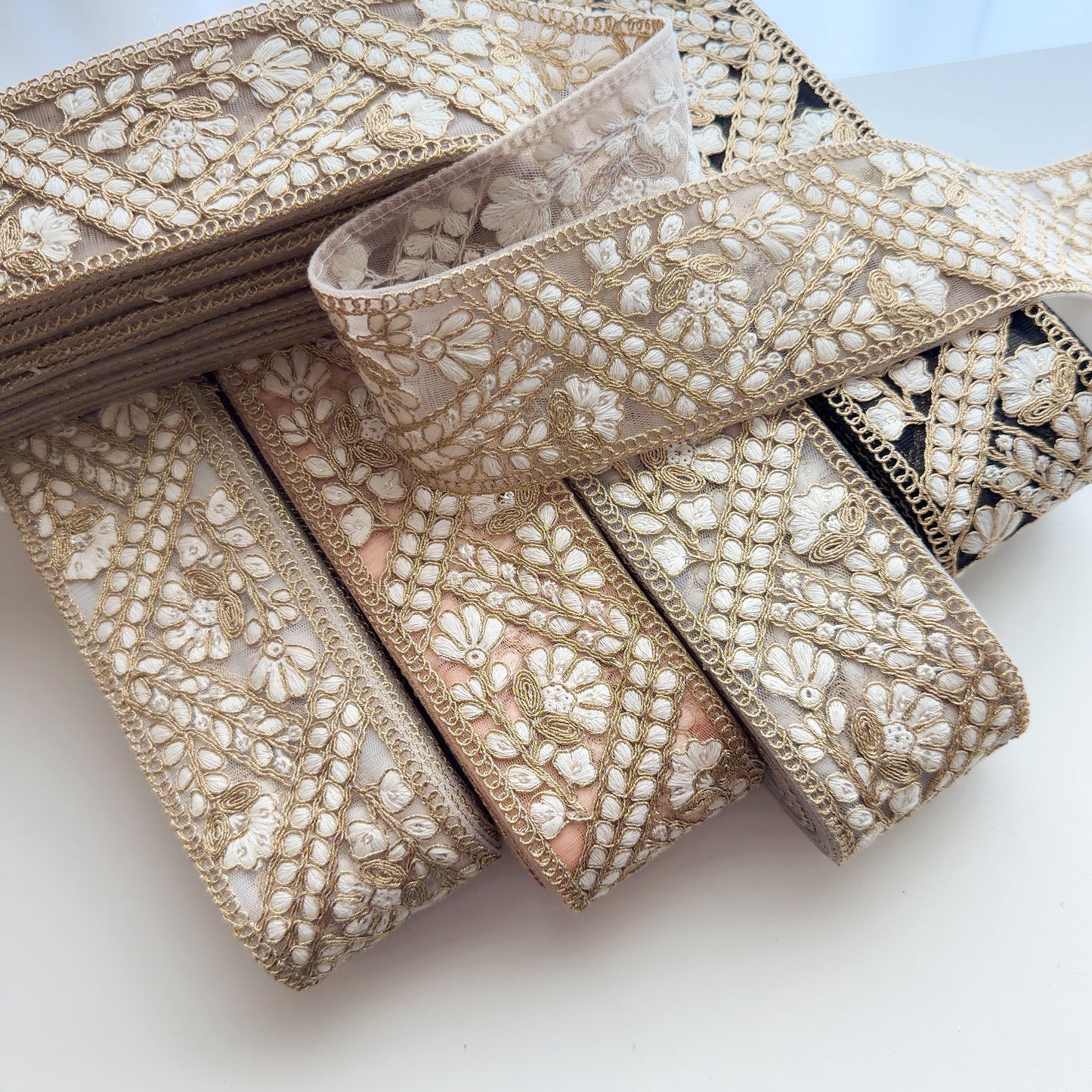 S381 インド刺繍リボン 6.5cm幅 チュール