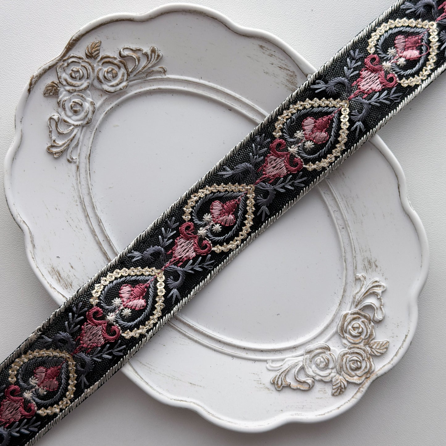 S369 インド刺繍リボン 3cm幅 チュール