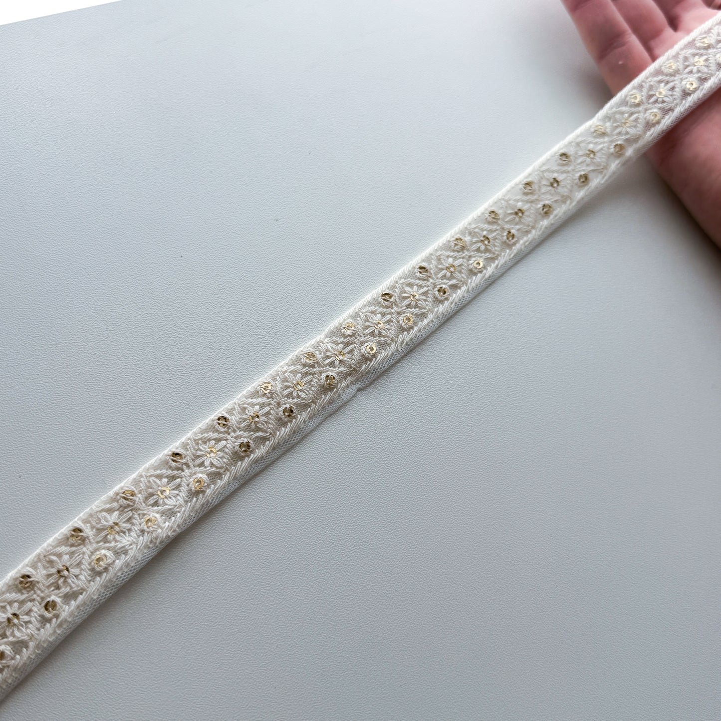 S383 インド刺繍リボン 2cm幅 チュール