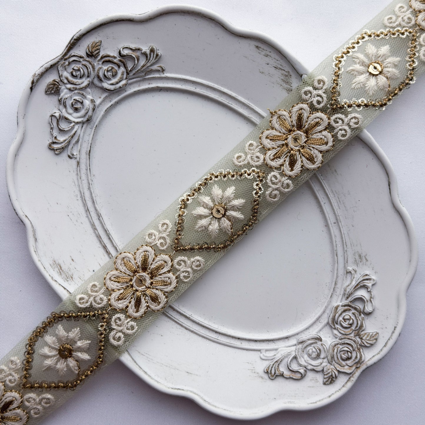 S370 インド刺繍リボン 3cm幅 チュール