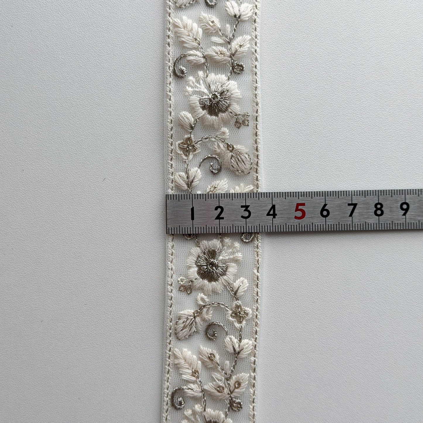 S392 インド刺繍リボン 3.5cm幅 チュール