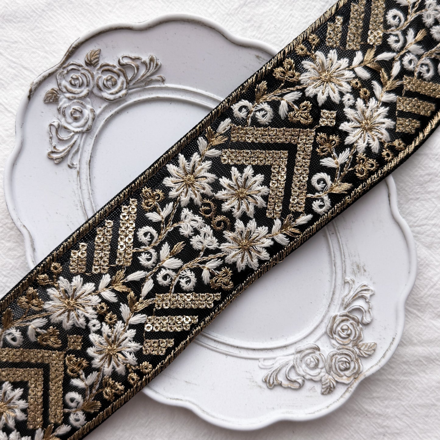 S402 インド刺繍リボン 6cm幅 チュール