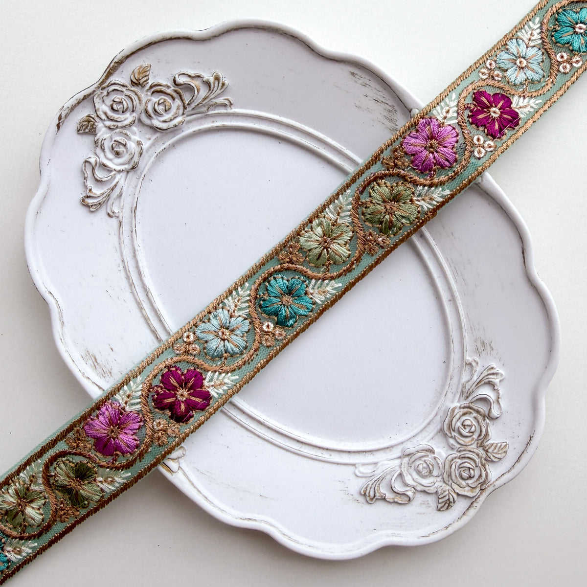 S419 インド刺繍リボン 2.5cm幅 チュール