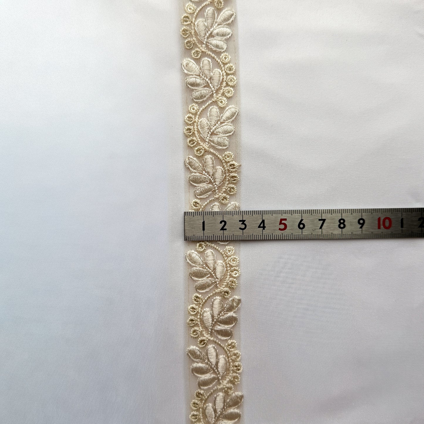 S408 インド刺繍リボン 3cm幅 チュール