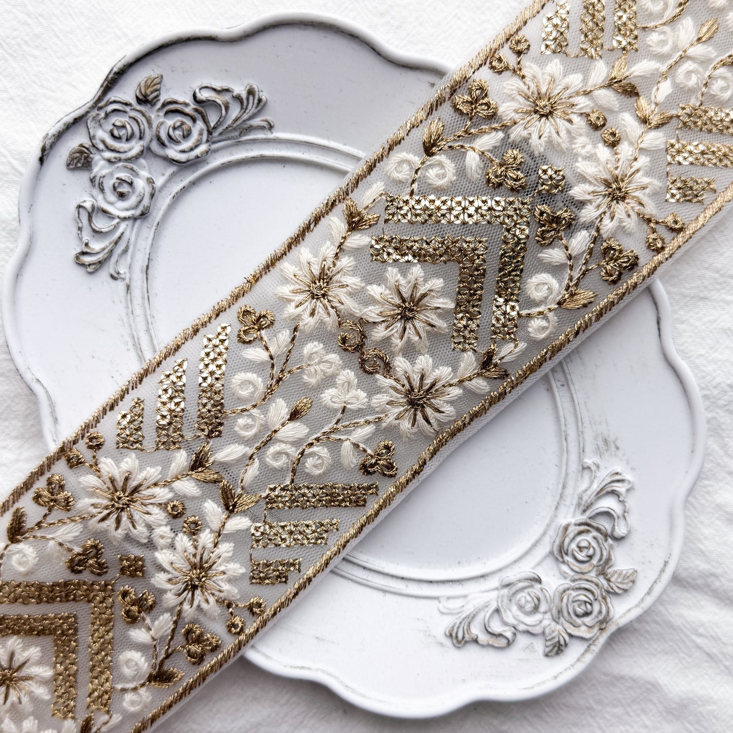 S402 インド刺繍リボン 6cm幅 チュール
