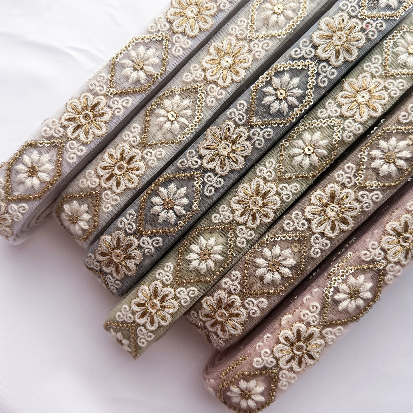 S370 インド刺繍リボン 3cm幅 チュール
