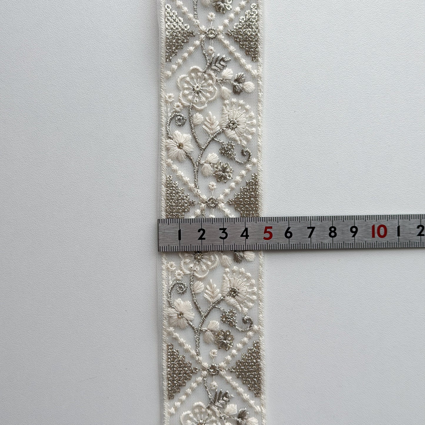 S395 インド刺繍リボン 4.5cm幅 チュール