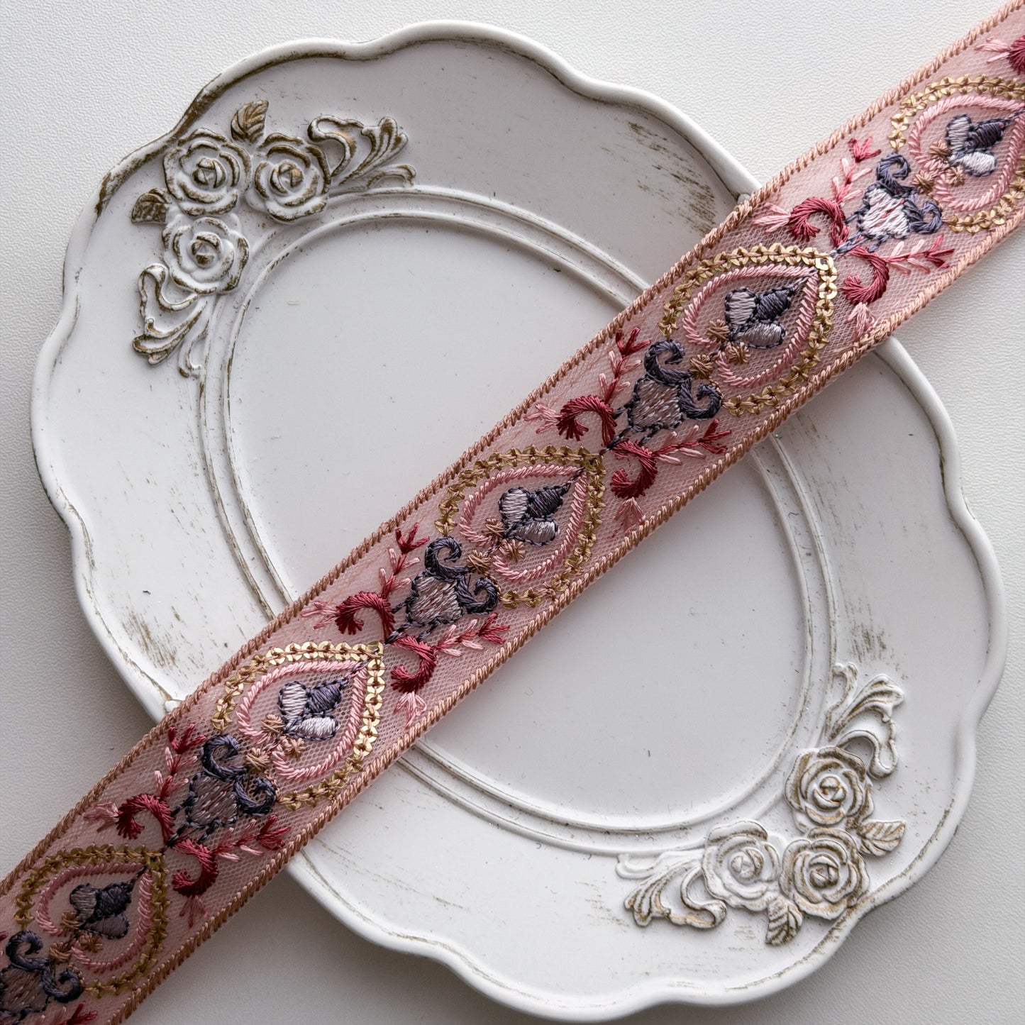 S369 インド刺繍リボン 3cm幅 チュール