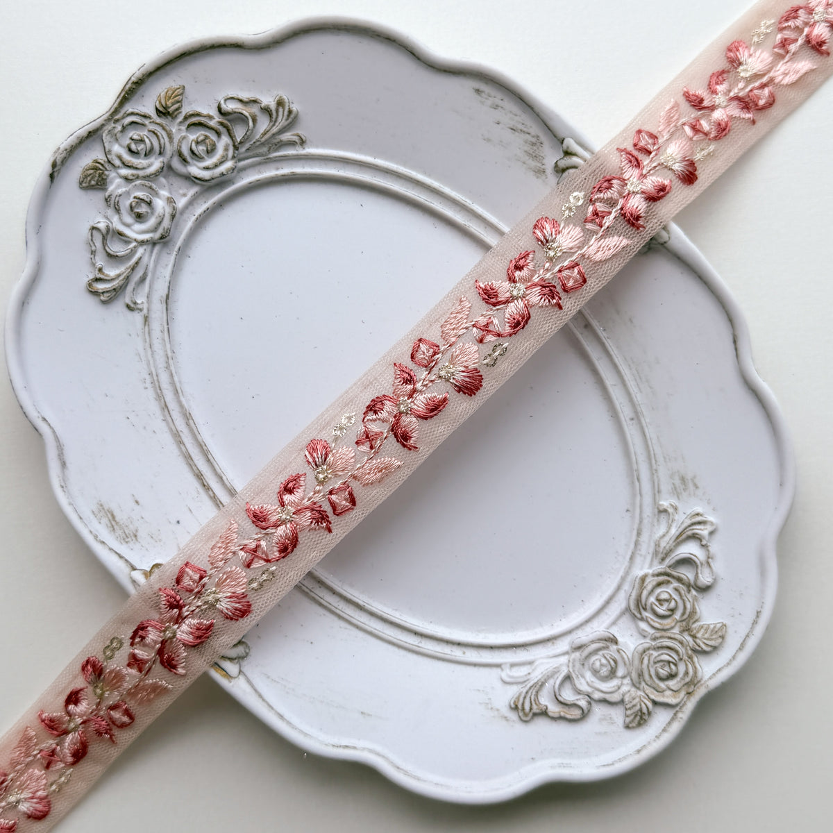 S420 インド刺繍リボン 2.5cm幅 チュール