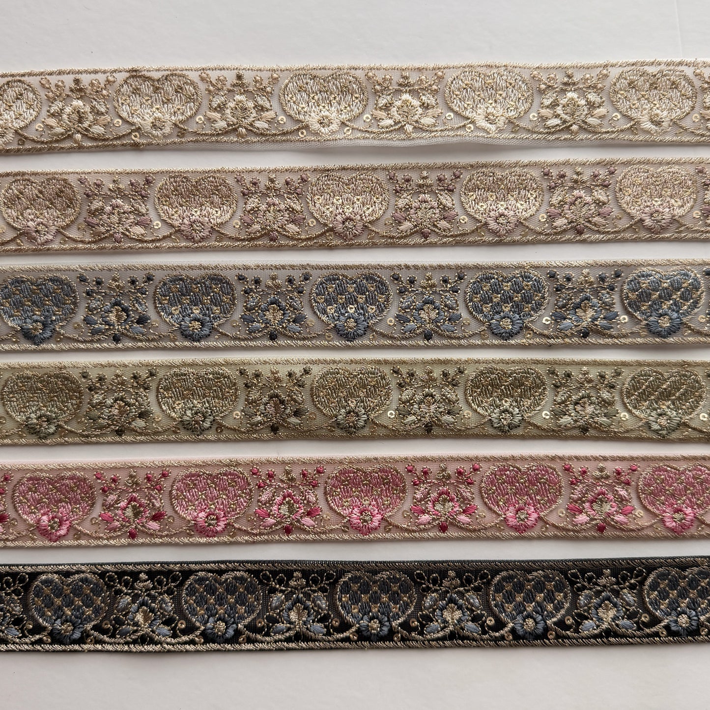 S376 インド刺繍リボン 3cm幅 チュール ハート