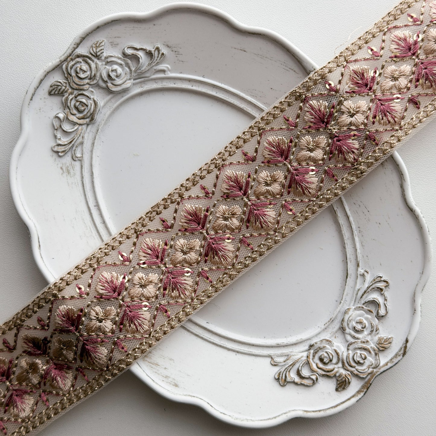 S278 インド刺繍リボン 4cm幅 チュール アーガイルフラワー