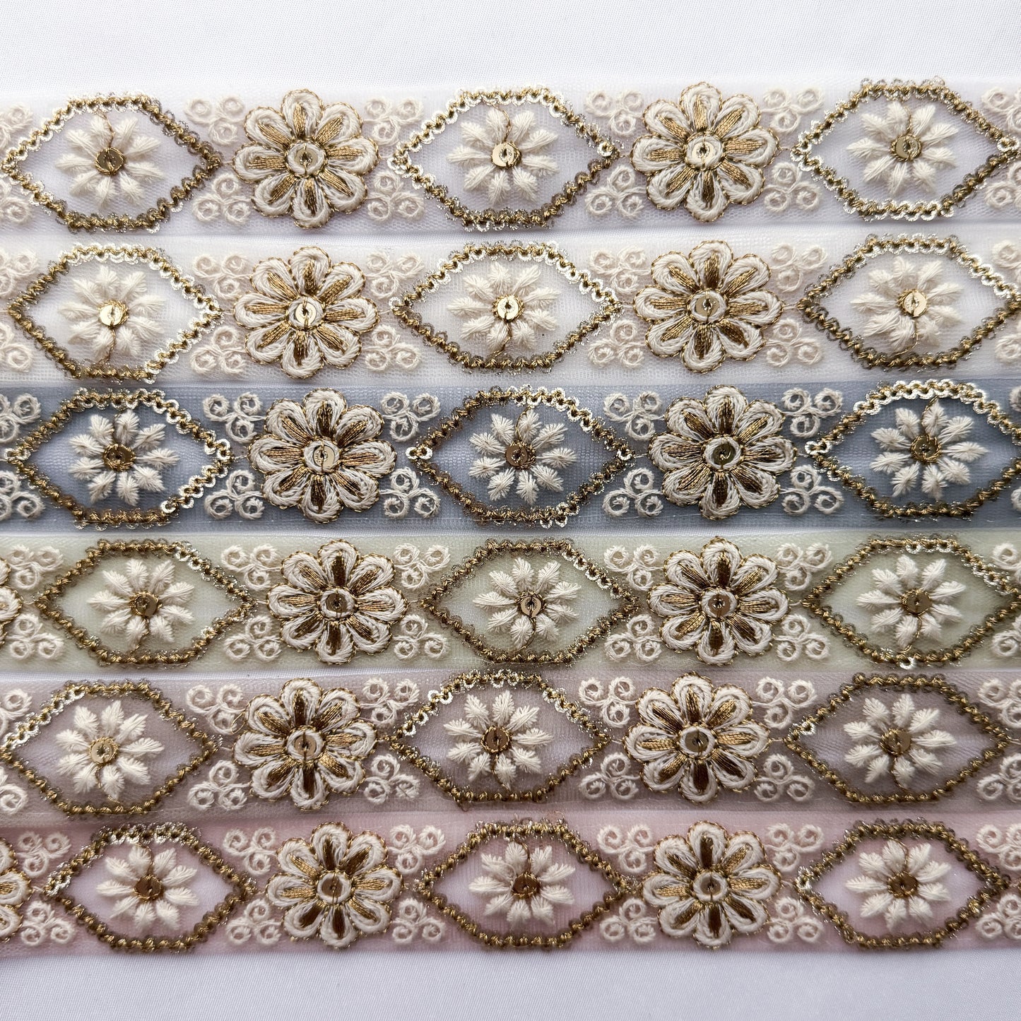 S370 インド刺繍リボン 3cm幅 チュール