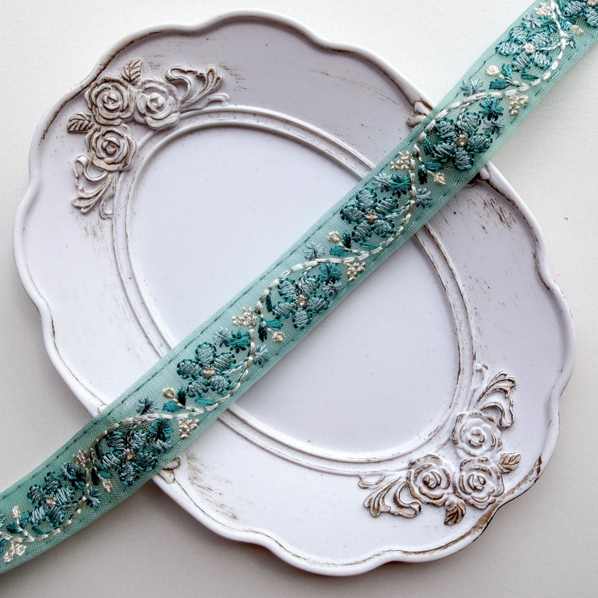S417 インド刺繍リボン 2.5cm幅 チュール