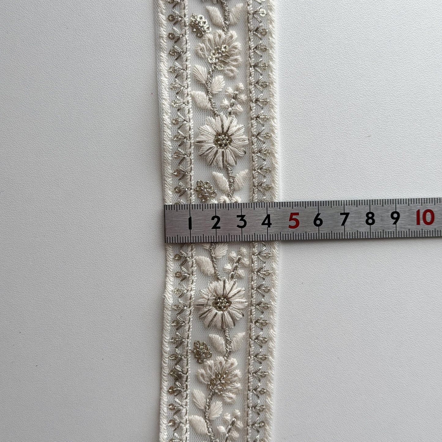 S393 インド刺繍リボン 4.5cm幅 チュール