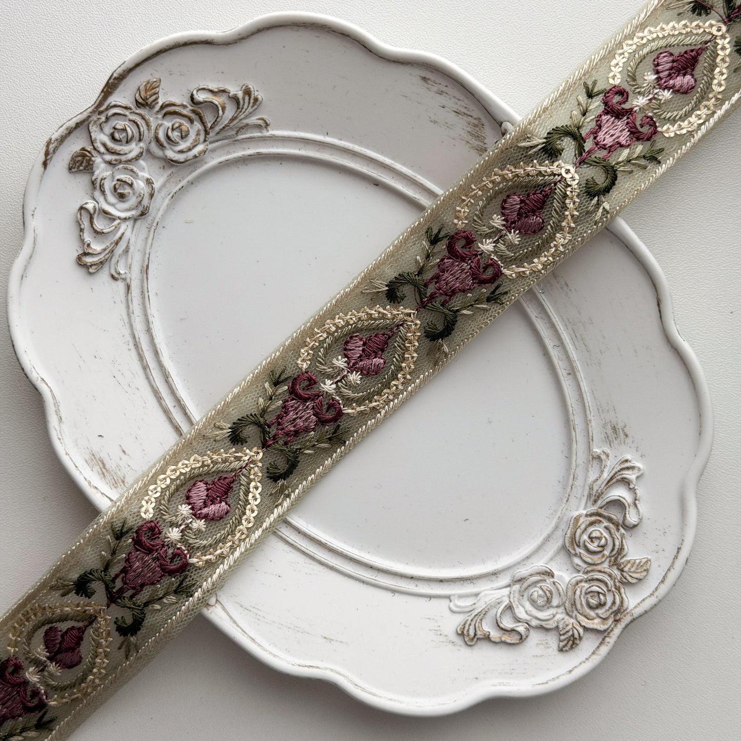 S369 インド刺繍リボン 3cm幅 チュール