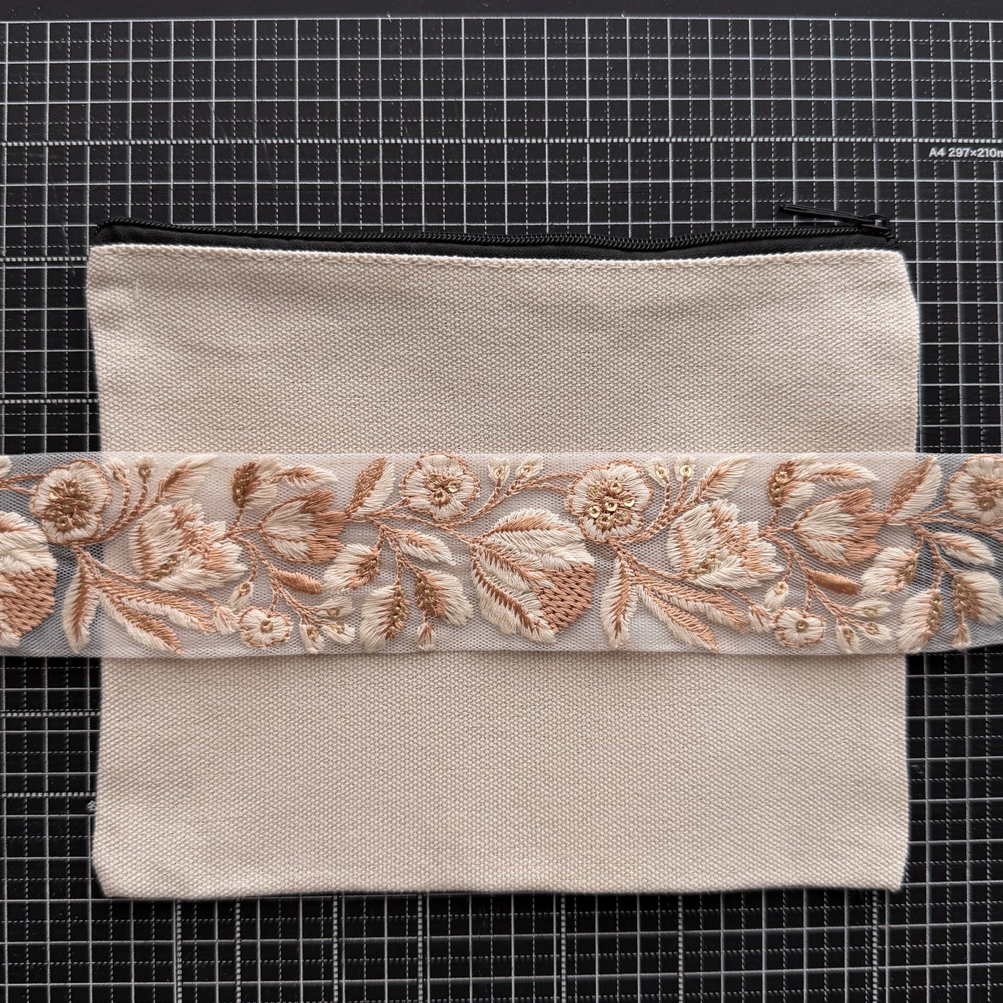 S350 インド刺繍リボン 4.5cm幅 チュール チューリップ柄