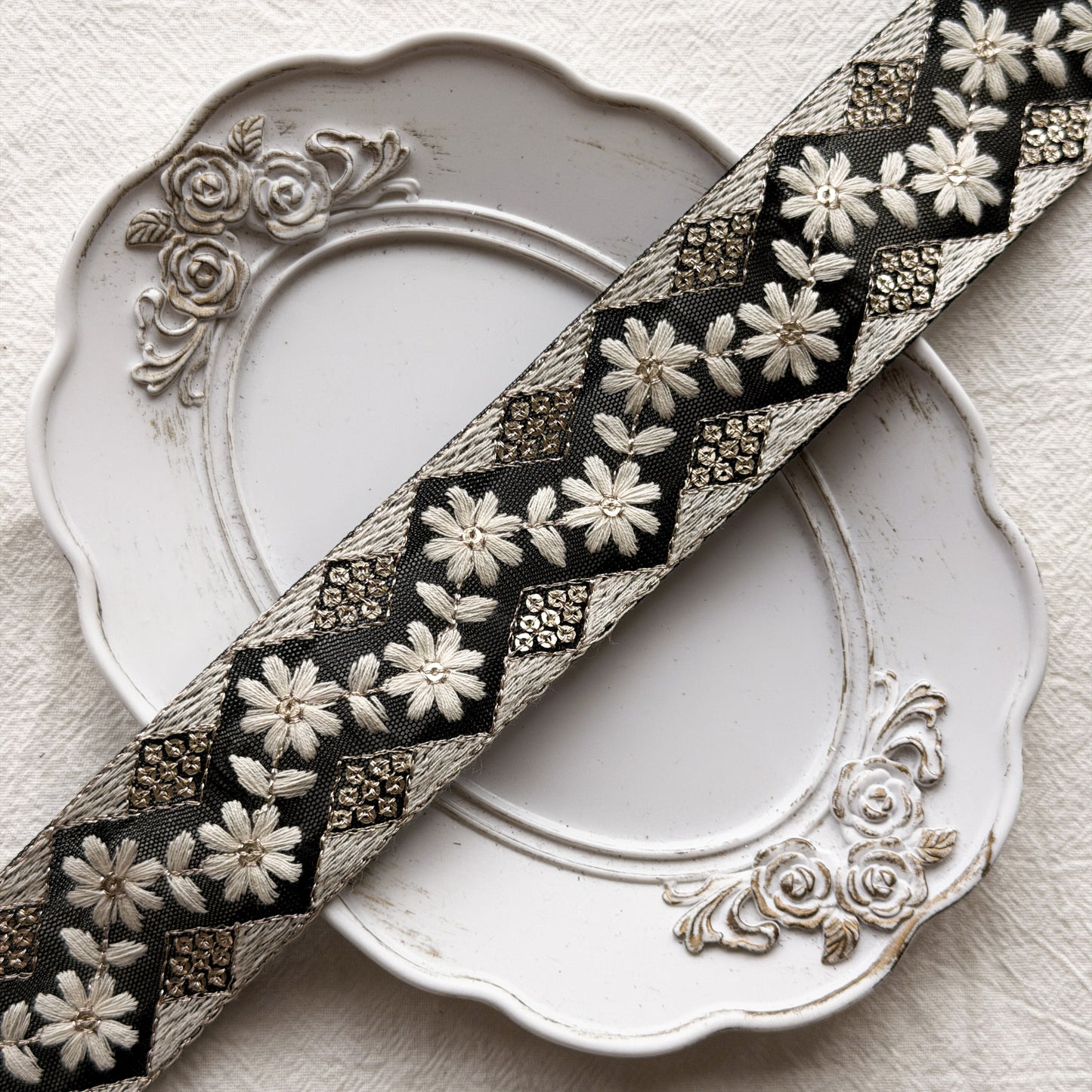 S401 インド刺繍リボン 4cm幅 チュール