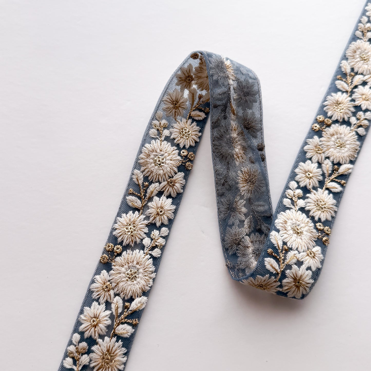 S320 インド刺繍リボン 3.5cm幅 チュール マーガレット