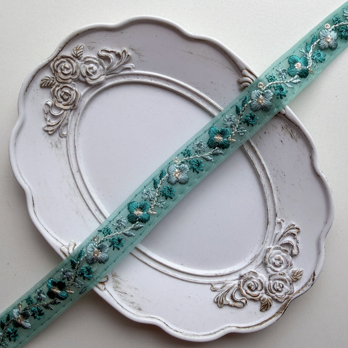 S416 インド刺繍リボン 2cm幅 チュール