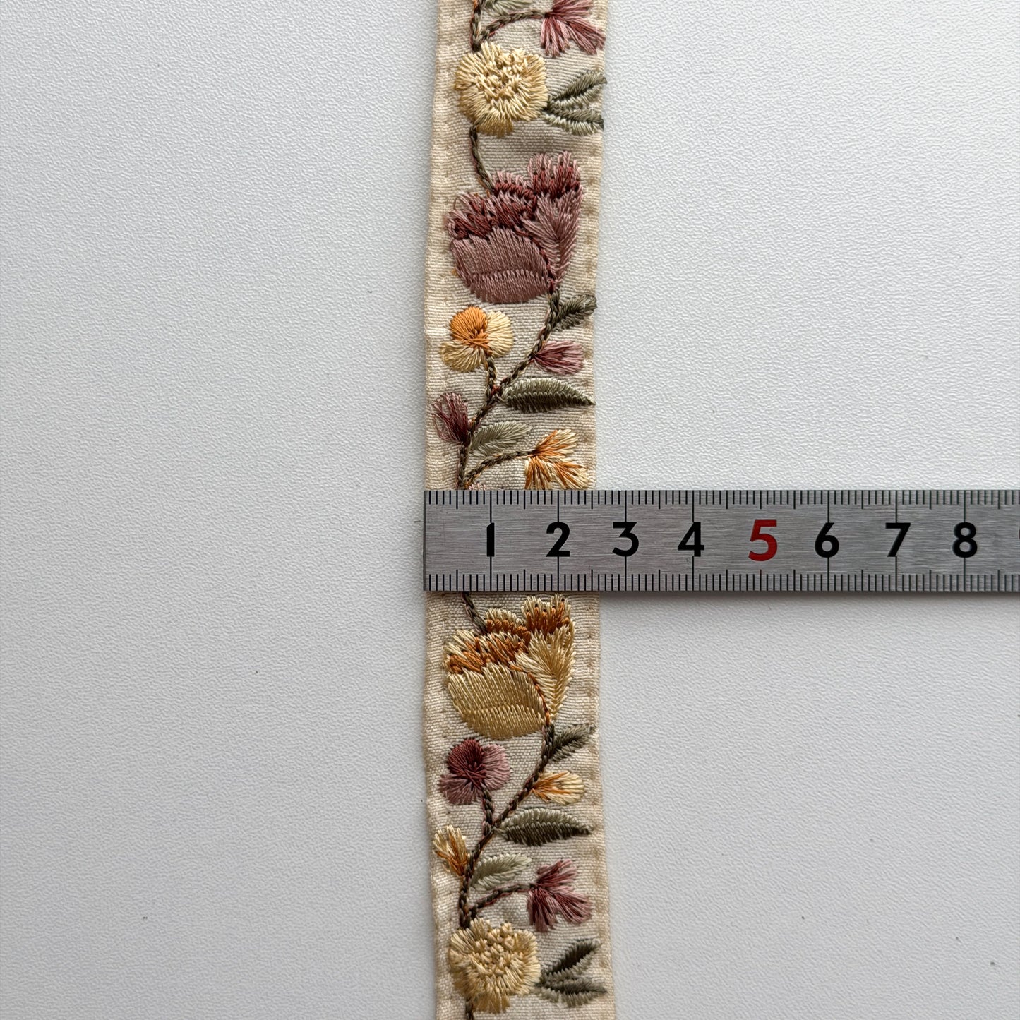 S367 インド刺繍リボン 2.5cm幅 布地 チューリップ