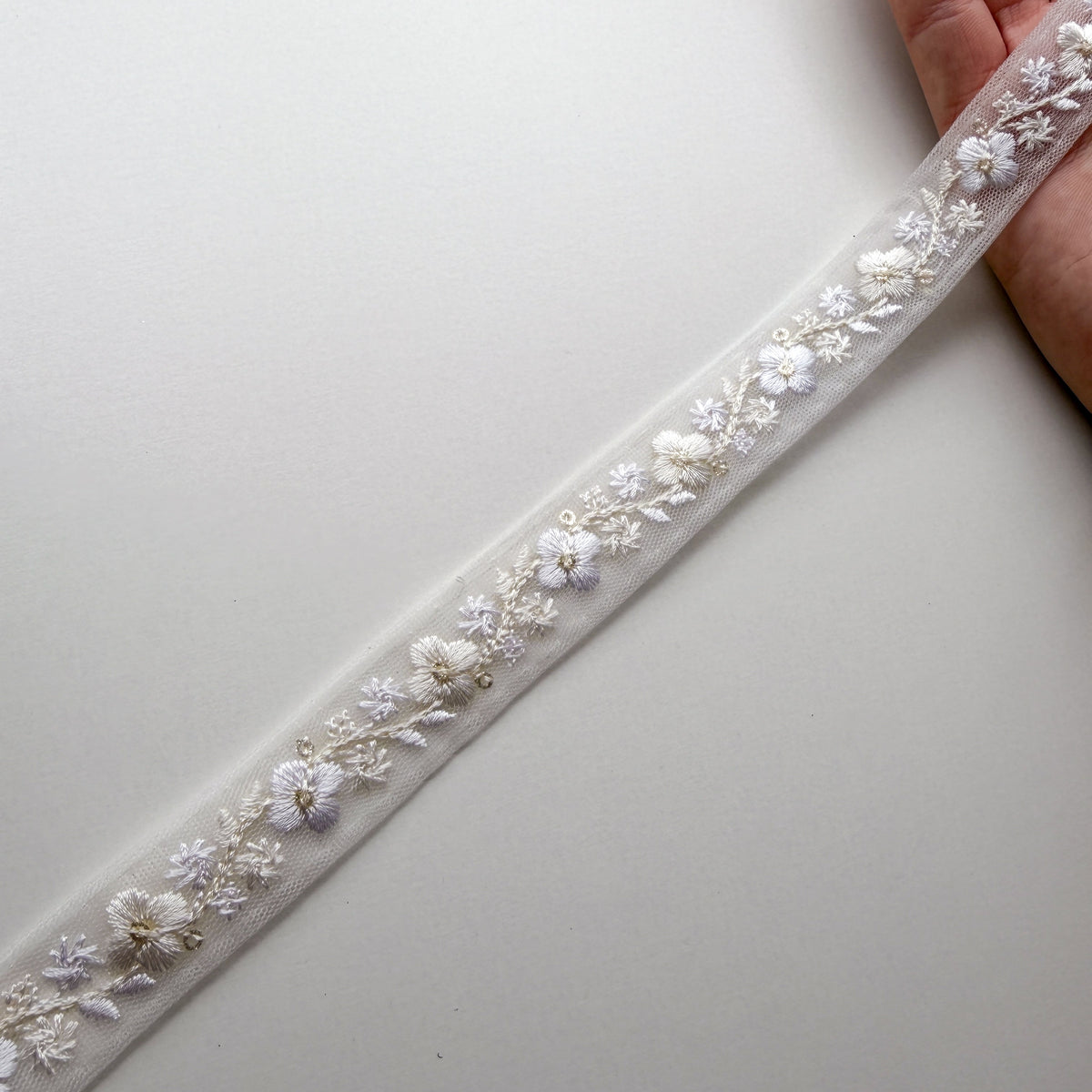 S416 インド刺繍リボン 2cm幅 チュール