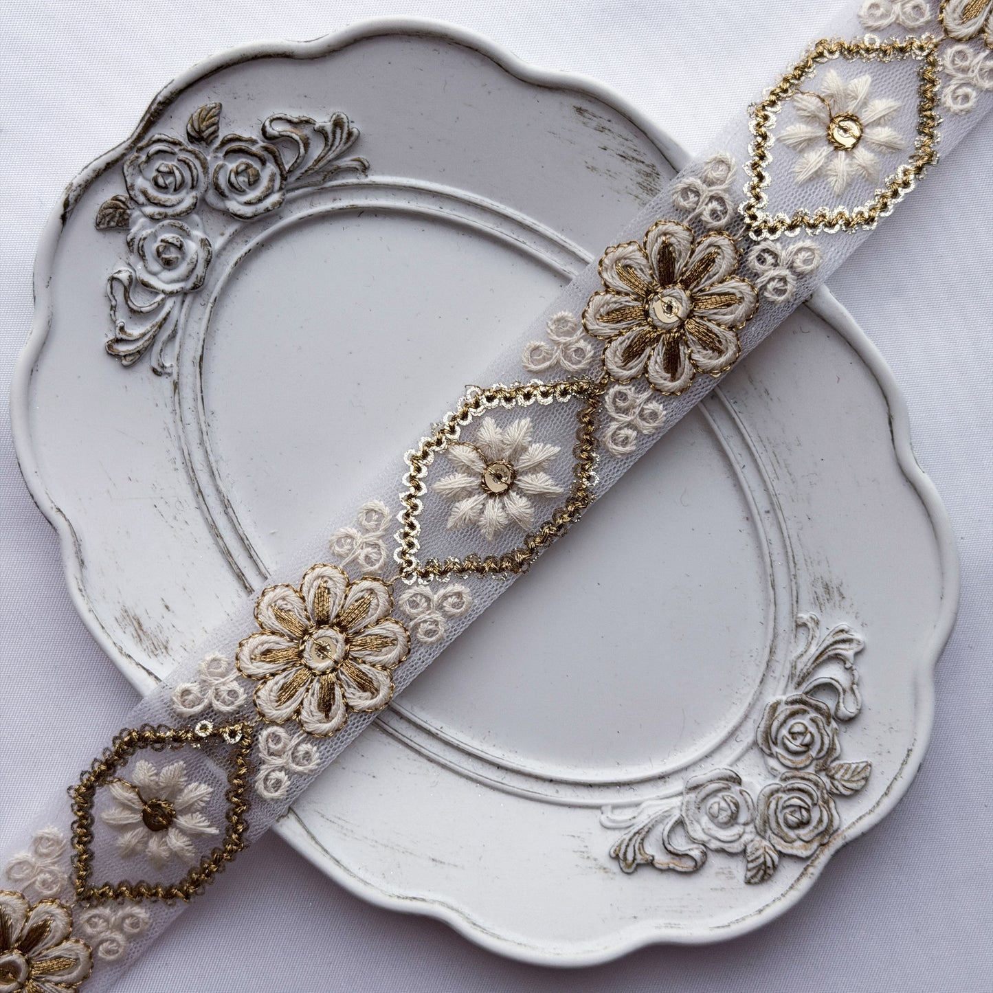 S370 インド刺繍リボン 3cm幅 チュール