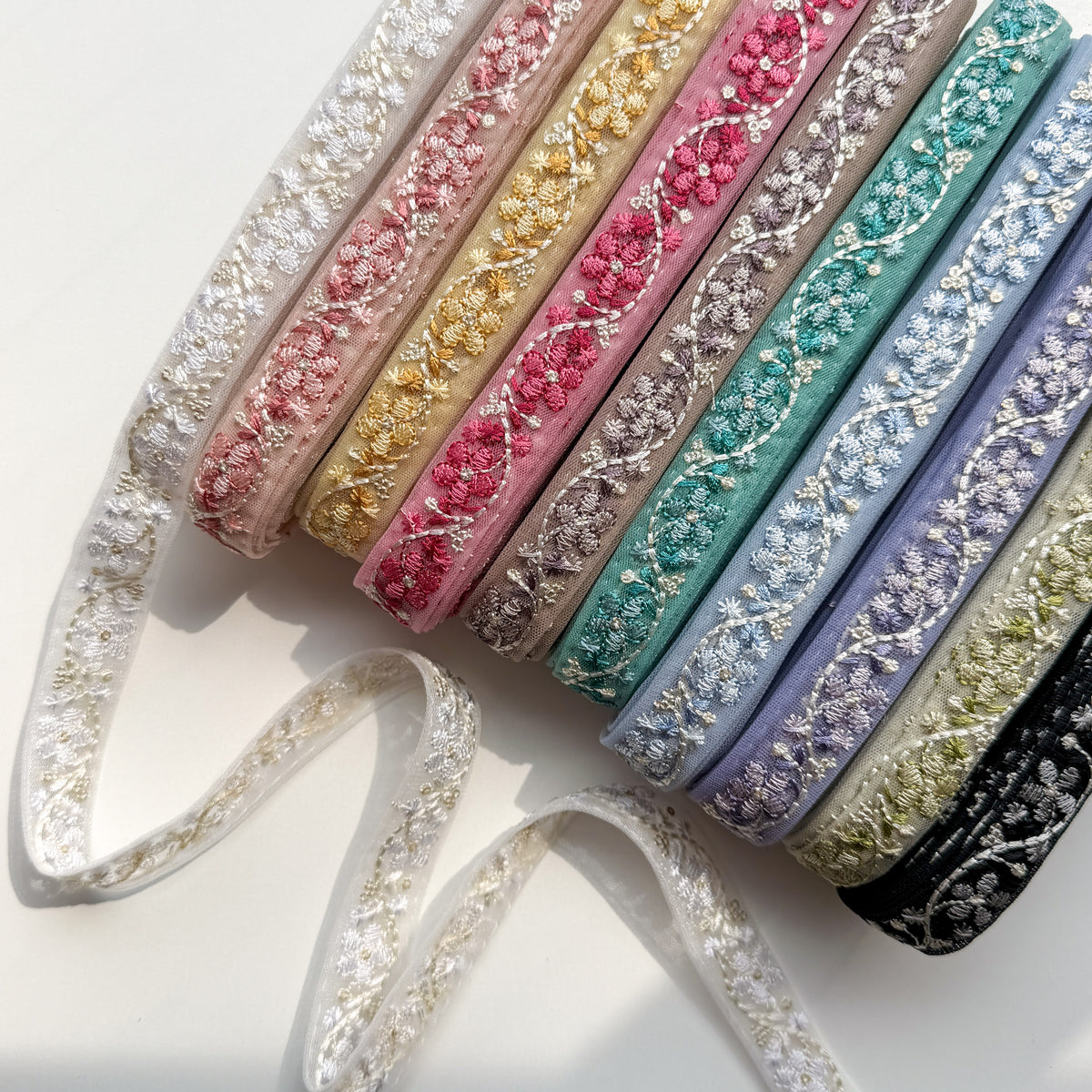 S417 インド刺繍リボン 2.5cm幅 チュール