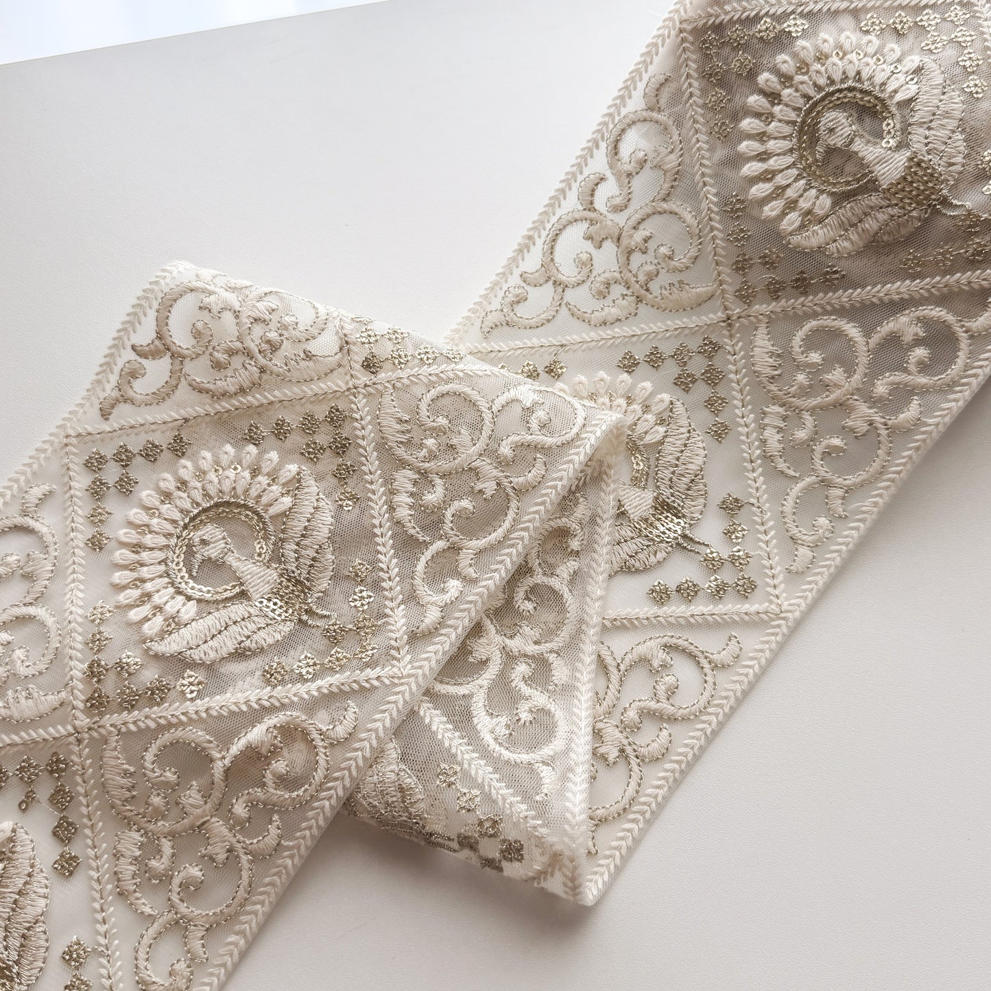 S340 インド刺繍リボン 13cm幅 チュール ピーコック