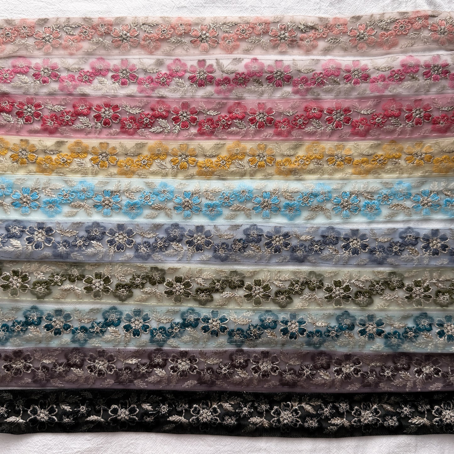 S406 インド刺繍リボン 3.5cm幅 チュール