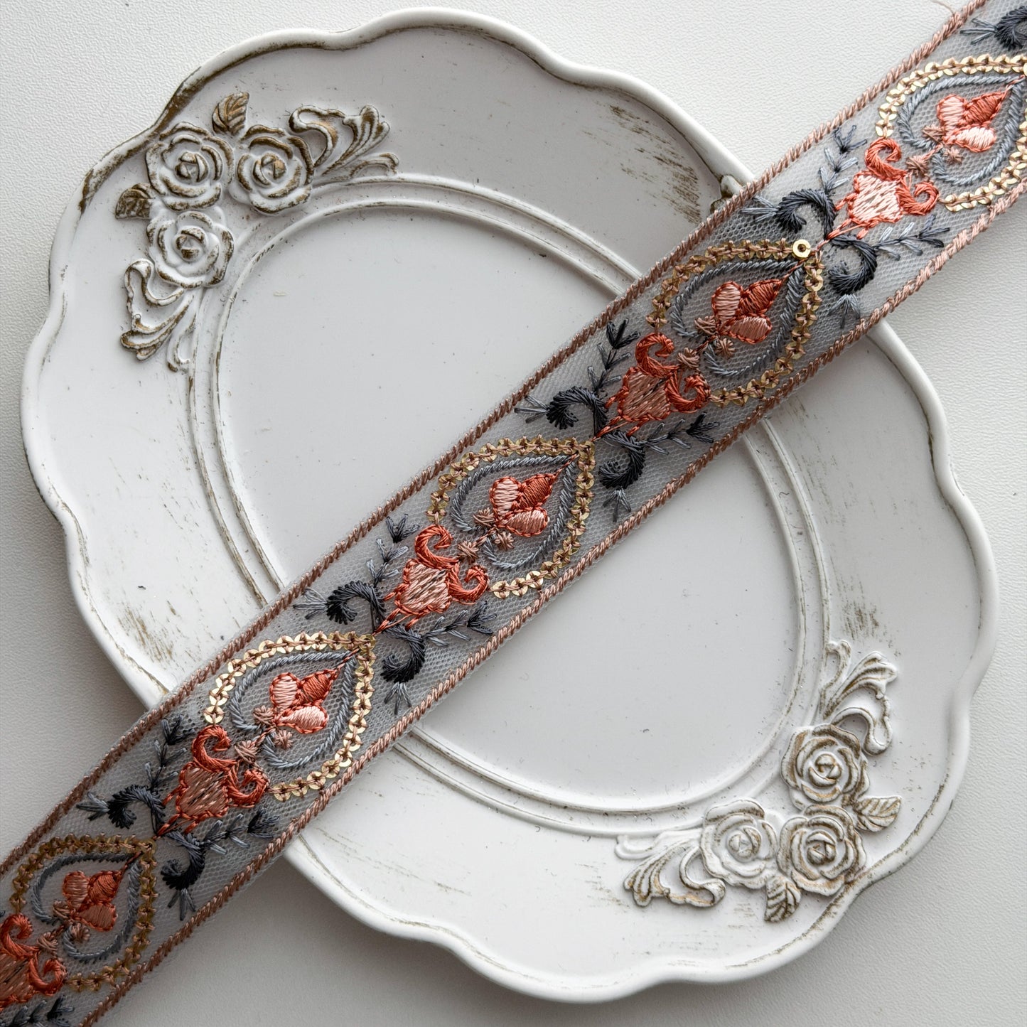 S369 インド刺繍リボン 3cm幅 チュール