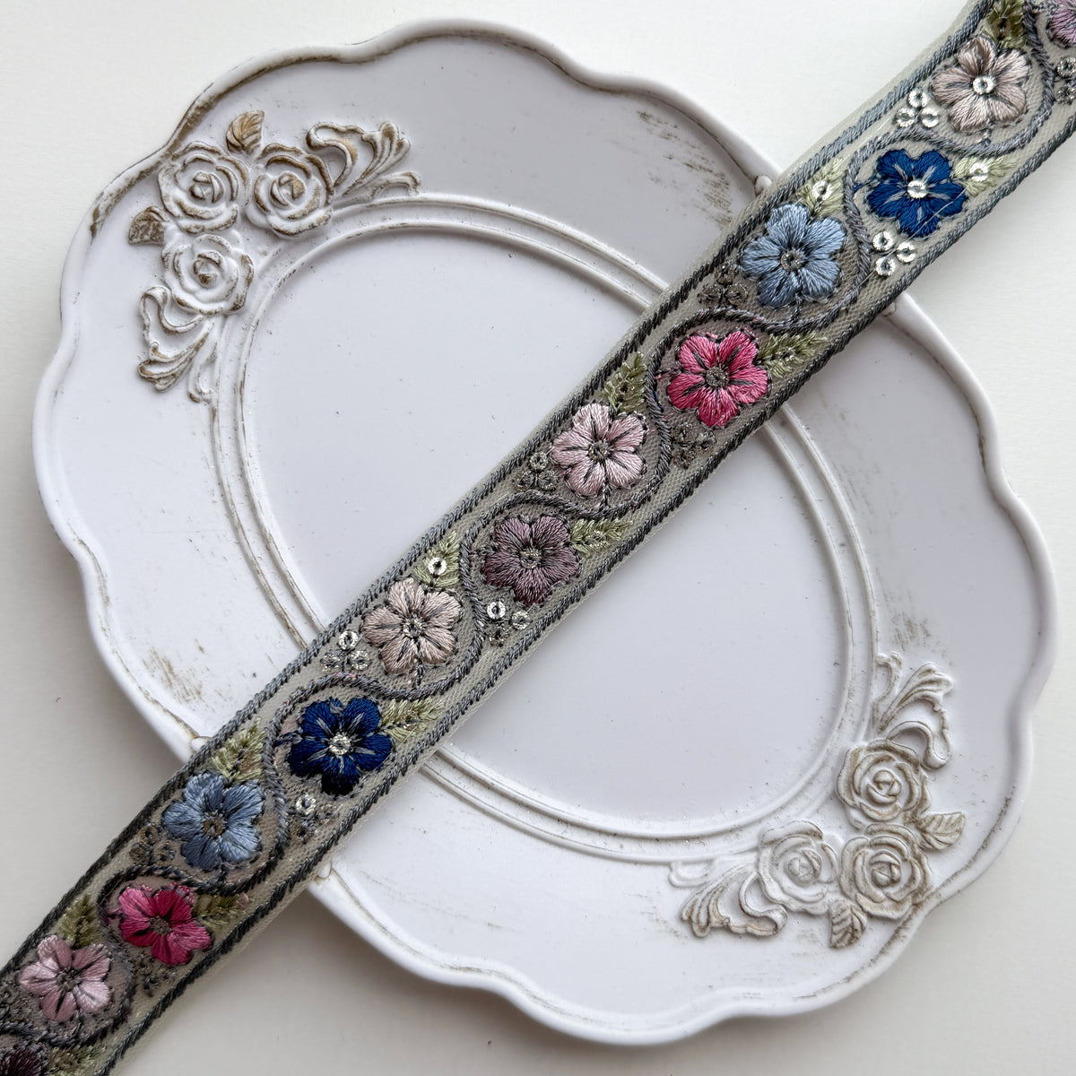 S419 インド刺繍リボン 2.5cm幅 チュール